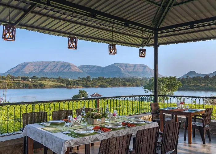 Saffronstays Lake House Bouganvillea: Rustic Lakeside Villa with Pool Nashik