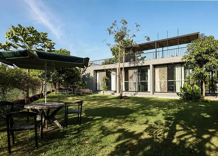 Stayvista'S Villa Meer - Lakeview Villa With Spacious Pool & Terrace For Stargazing Nashik